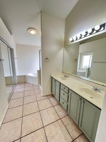 1576 W Kesler Lane, Chandler, AZ 85224