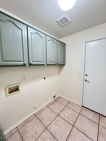 1576 W Kesler Lane, Chandler, AZ 85224