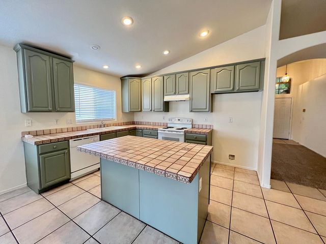 1576 W Kesler Lane, Chandler, AZ 85224