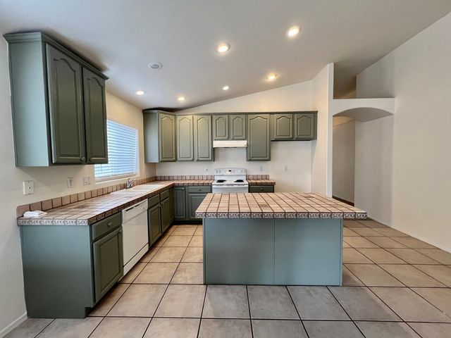 1576 W Kesler Lane, Chandler, AZ 85224