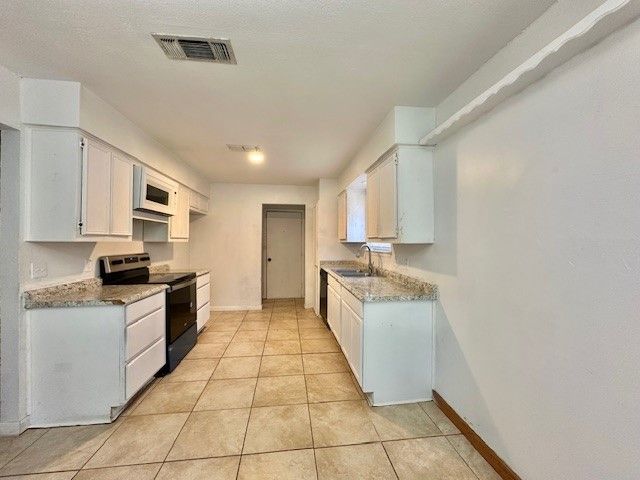 2601 Pebblebrook Street, Arlington, TX 76014