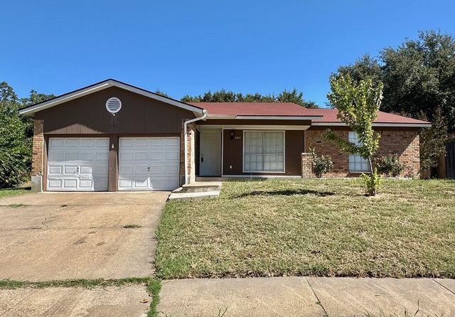 2601 Pebblebrook Street, Arlington, TX 76014