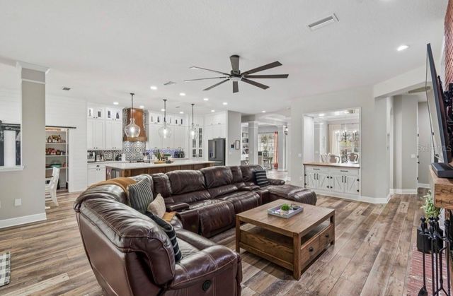 19127 CENTRE ROSE BOULEVARD, Lutz, FL 33558