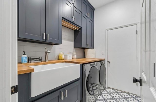 19127 CENTRE ROSE BOULEVARD, Lutz, FL 33558