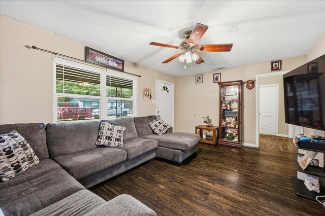 1412 Valley View Street, Mesquite, TX 75149