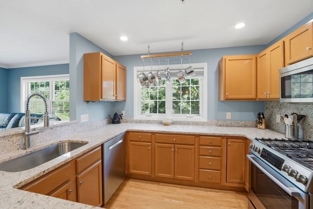23 Azalea Ln 23, Grafton, MA 01519