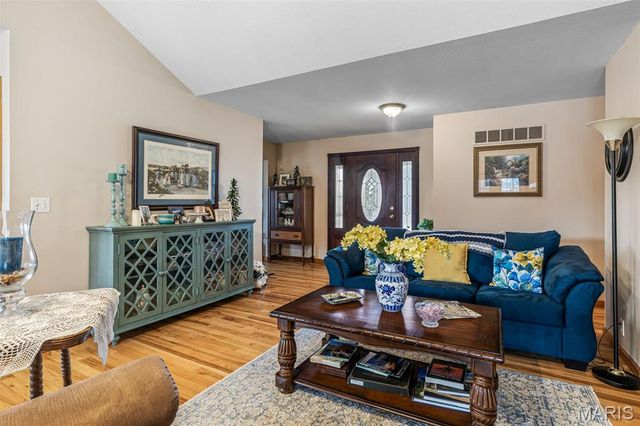 5050 Madison Road, Farmington, MO 63640