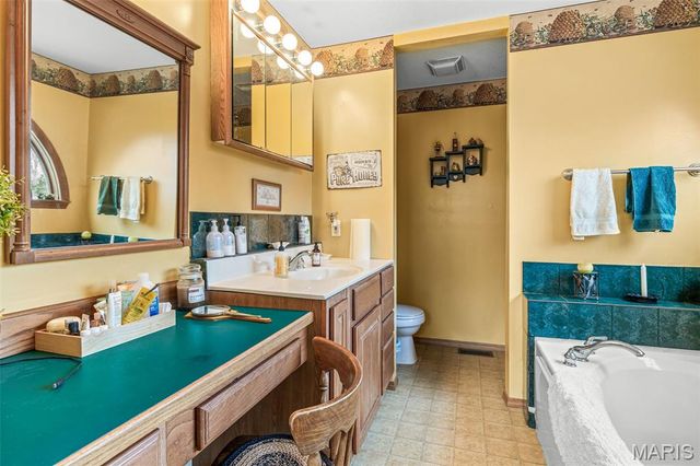 5050 Madison Road, Farmington, MO 63640