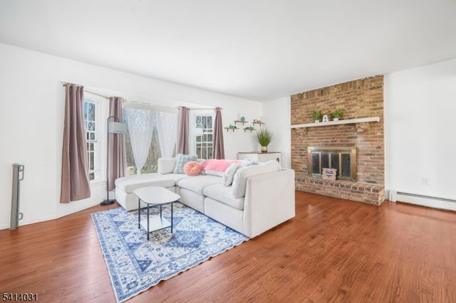 16 Woodland Trl, Sparta Twp., NJ 07871