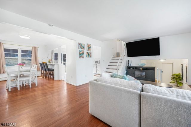 16 Woodland Trl, Sparta Twp., NJ 07871