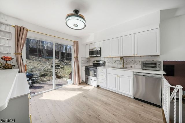 16 Woodland Trl, Sparta Twp., NJ 07871