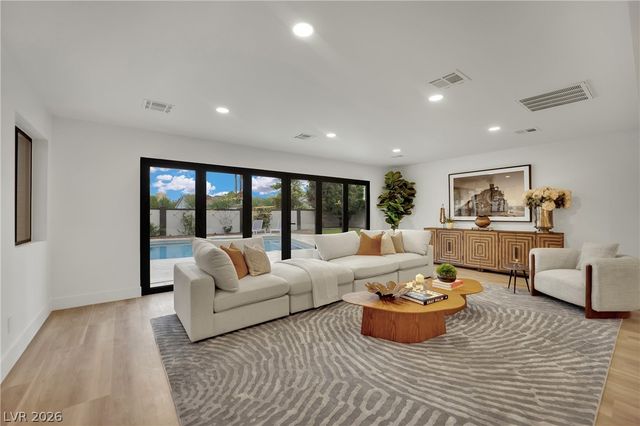 1244 Park Circle, Las Vegas, NV 89102