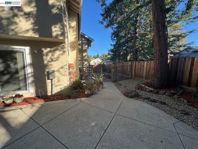 3219 Touriga Dr, Pleasanton, CA 94566