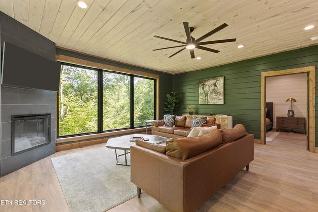 906 Saddle Creek Way, Sevierville, TN 37862