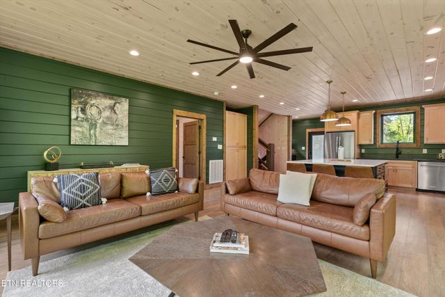 906 Saddle Creek Way, Sevierville, TN 37862