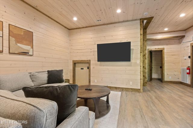 906 Saddle Creek Way, Sevierville, TN 37862