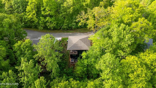 906 Saddle Creek Way, Sevierville, TN 37862