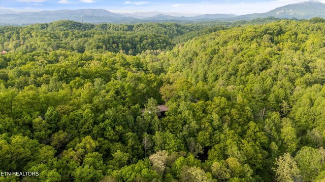 906 Saddle Creek Way, Sevierville, TN 37862