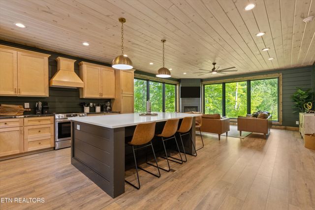 906 Saddle Creek Way, Sevierville, TN 37862