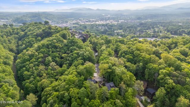 906 Saddle Creek Way, Sevierville, TN 37862