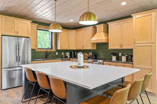 906 Saddle Creek Way, Sevierville, TN 37862