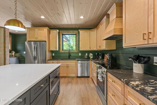 906 Saddle Creek Way, Sevierville, TN 37862