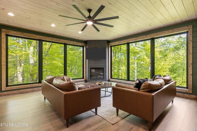 906 Saddle Creek Way, Sevierville, TN 37862