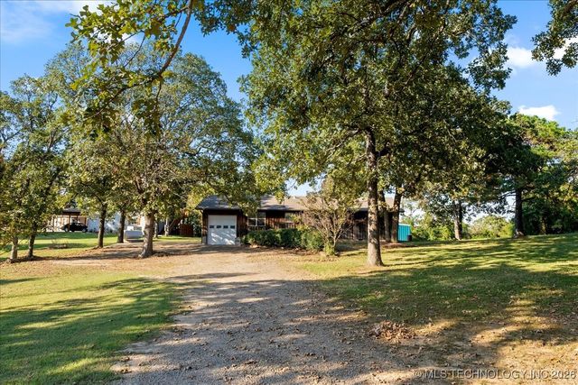 1614 Sherwood Road, Eufaula, OK 74432
