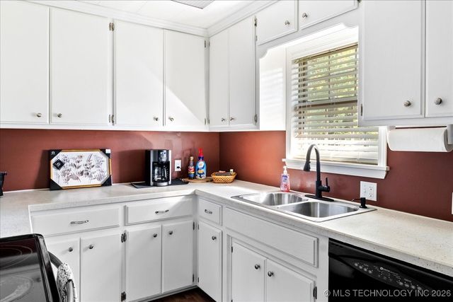 1614 Sherwood Road, Eufaula, OK 74432