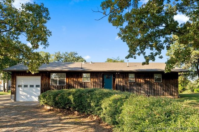 1614 Sherwood Road, Eufaula, OK 74432