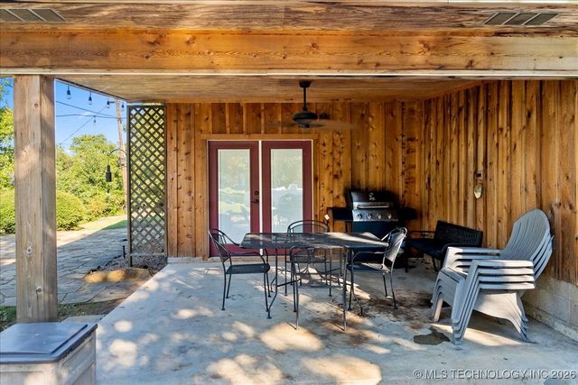 1614 Sherwood Road, Eufaula, OK 74432