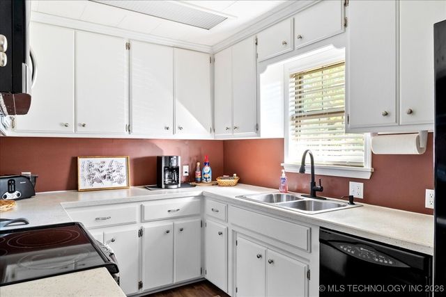 1614 Sherwood Road, Eufaula, OK 74432