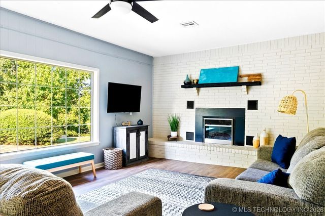 1614 Sherwood Road, Eufaula, OK 74432