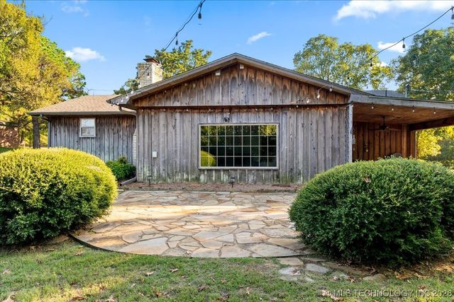 1614 Sherwood Road, Eufaula, OK 74432