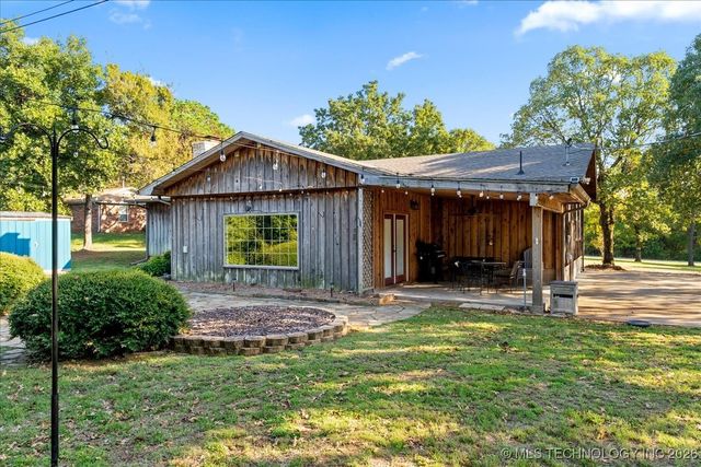 1614 Sherwood Road, Eufaula, OK 74432