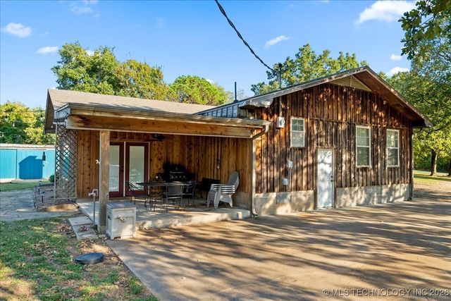 1614 Sherwood Road, Eufaula, OK 74432