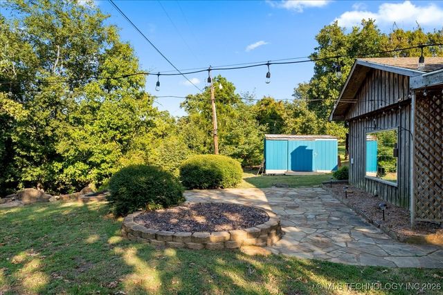 1614 Sherwood Road, Eufaula, OK 74432