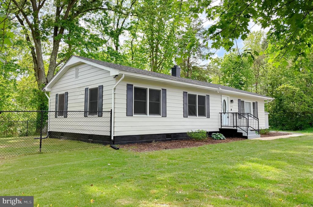 Image 10 of property listing at 25033 THREE NOTCH RD, Hollywood, MD 20636