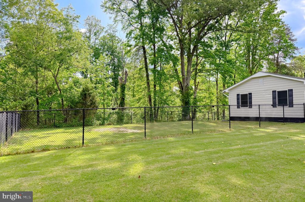 Image 11 of property listing at 25033 THREE NOTCH RD, Hollywood, MD 20636