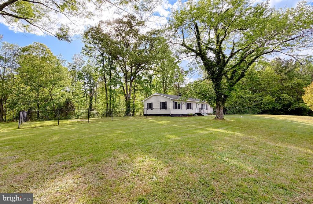 Image 12 of property listing at 25033 THREE NOTCH RD, Hollywood, MD 20636