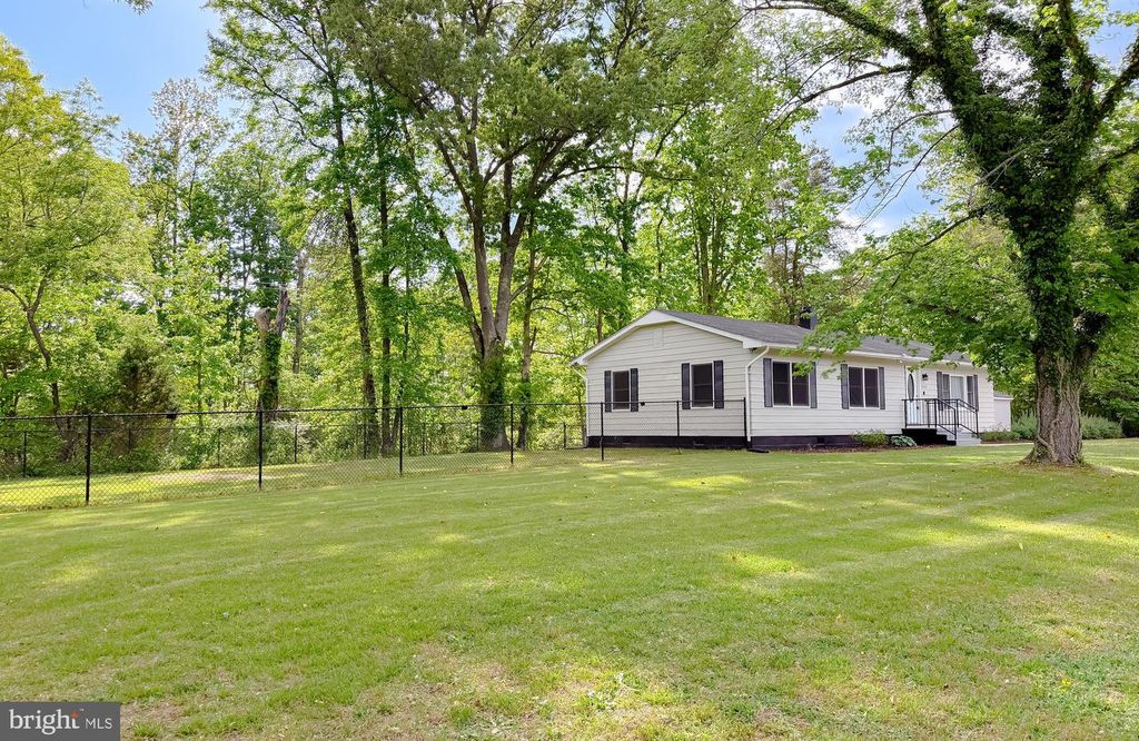 Image 13 of property listing at 25033 THREE NOTCH RD, Hollywood, MD 20636