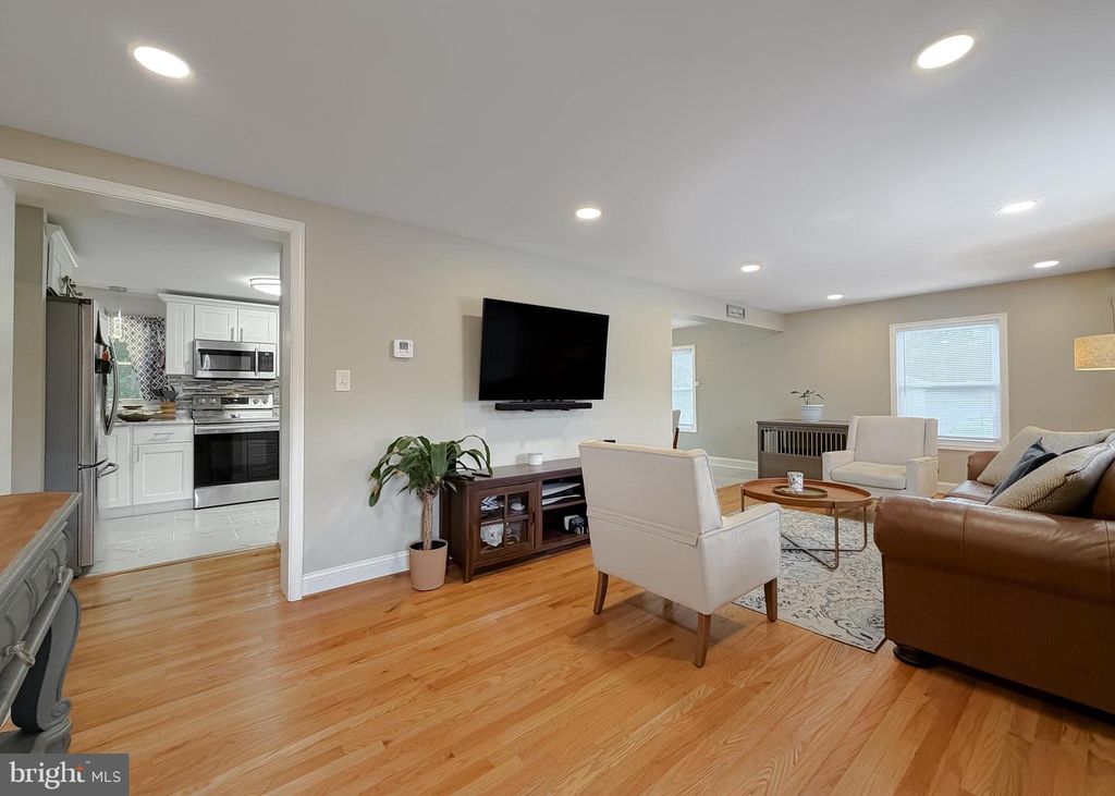 Image 14 of property listing at 25033 THREE NOTCH RD, Hollywood, MD 20636