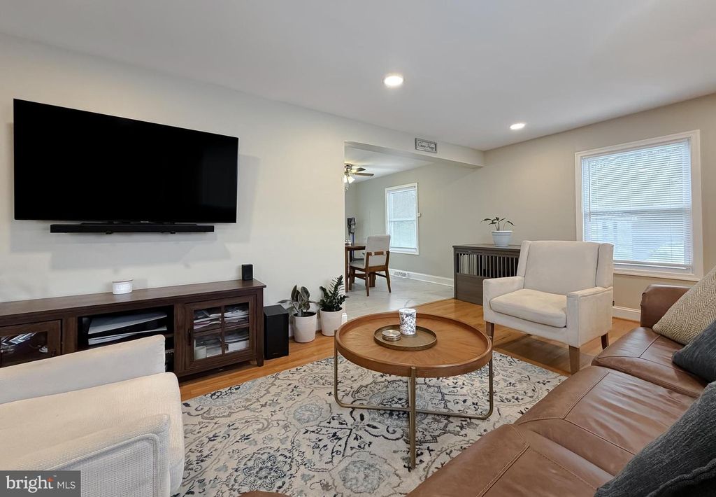 Image 15 of property listing at 25033 THREE NOTCH RD, Hollywood, MD 20636
