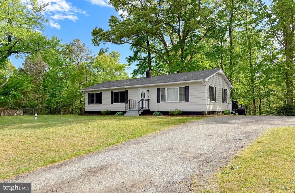 Image 3 of property listing at 25033 THREE NOTCH RD, Hollywood, MD 20636