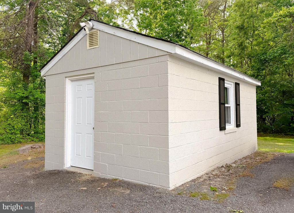 Image 4 of property listing at 25033 THREE NOTCH RD, Hollywood, MD 20636