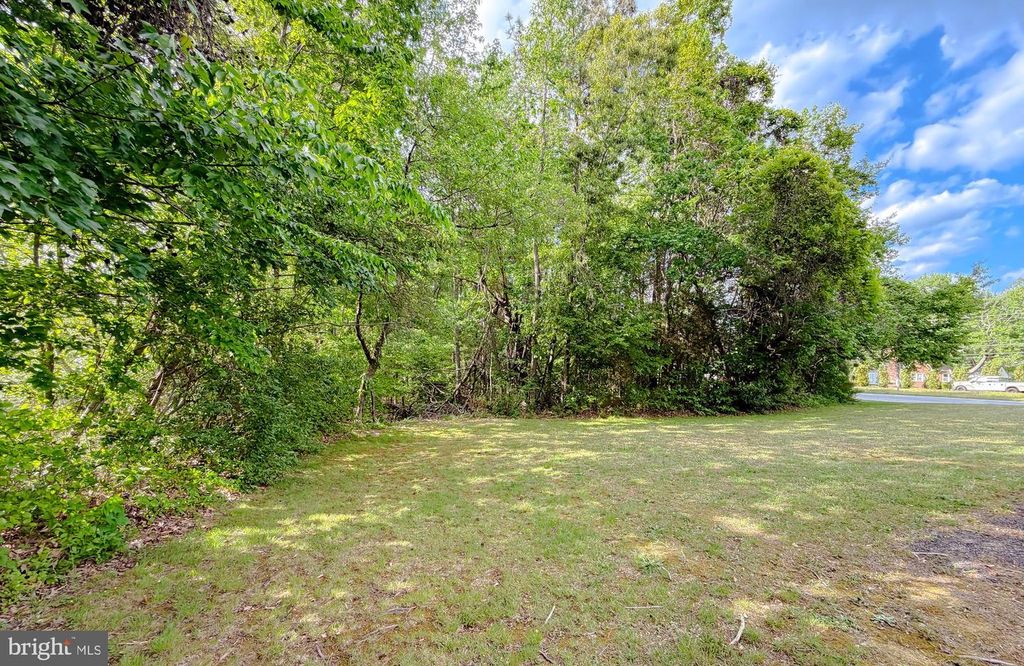 Image 5 of property listing at 25033 THREE NOTCH RD, Hollywood, MD 20636