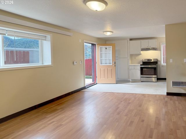 8220 N EDISON St, Portland, OR 97203