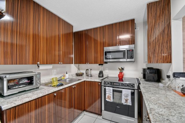 536 Shady Pine Way A2, Greenacres, FL 33415