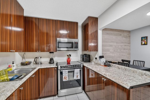 536 Shady Pine Way A2, Greenacres, FL 33415