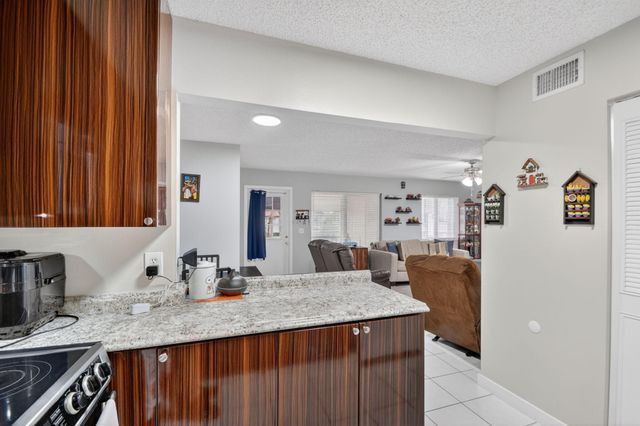 536 Shady Pine Way A2, Greenacres, FL 33415